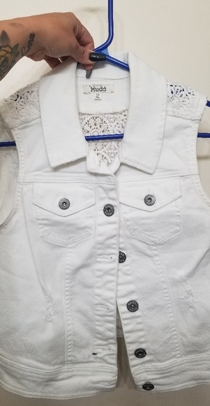 Sleeveless jean jacket - Picture 1 of 3